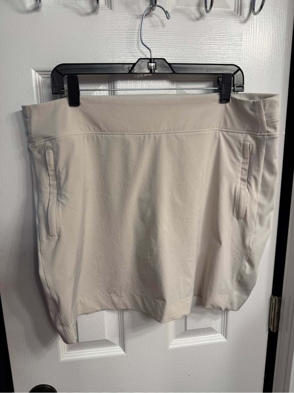 Members Mark Women's Stretch Shorts - Neutral Cream xl